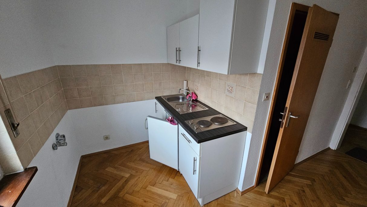 Aufbau einer Single - Küchenzeile